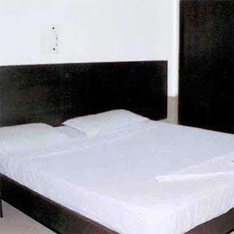Check Inn Hotel Bombay Esterno foto